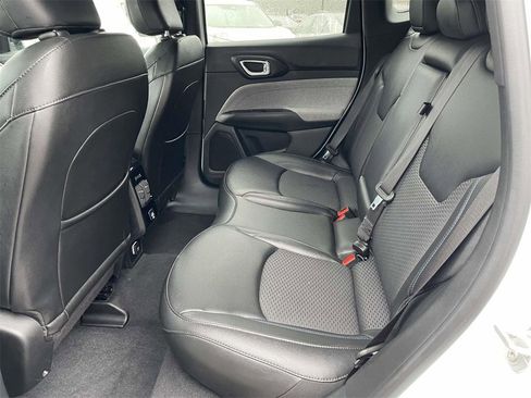 Used 2024 Jeep Compass Latitude image 13