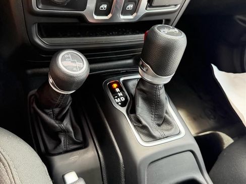 Used 2019 Jeep Wrangler Sport AWD/4WD image 24