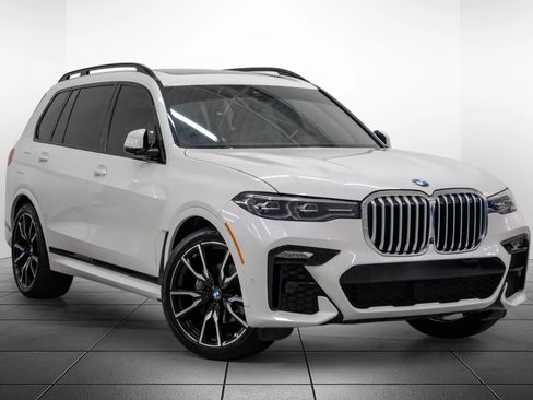 Used 2022 BMW X7 xDrive40i w/ M Sport Package AWD/4WD image 7