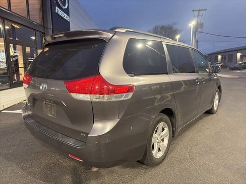 Used 2014 Toyota Sienna LE image 6