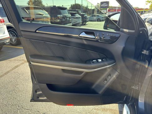 Used 2015 Mercedes-Benz GL 550 4MATIC w/ Accessory Chrome Package image 18