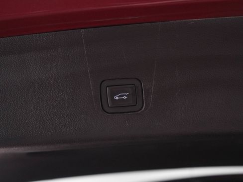 Used 2018 Chevrolet Traverse Premier AWD/4WD image 18