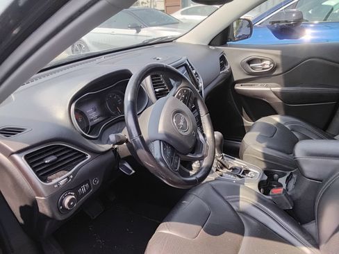 Used 2019 Jeep Cherokee Limited AWD/4WD image 9