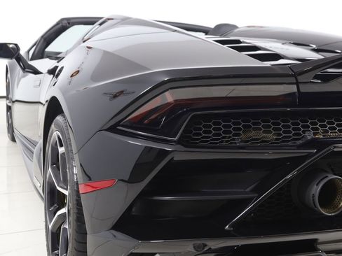 Used 2023 Lamborghini Huracan EVO image 39