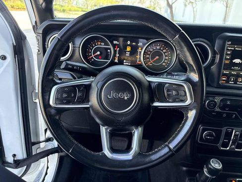 Used 2018 Jeep Wrangler Unlimited Sahara AWD/4WD image 22