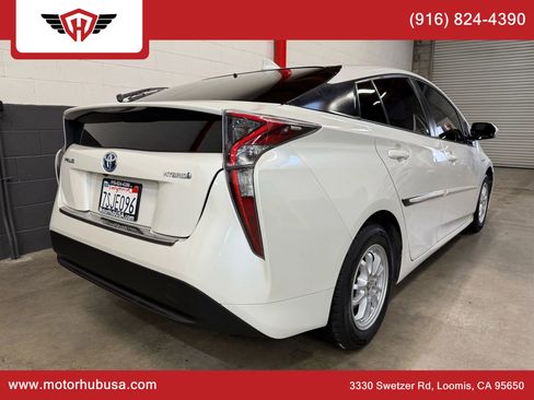 Used 2016 Toyota Prius Three image 7