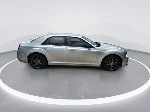 Used 2020 Chrysler 300 Touring w/ Sport Appearance Package RWD image 9