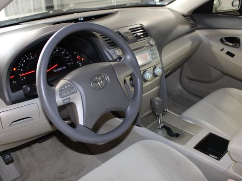 Used 2009 Toyota Camry LE FWD image 16