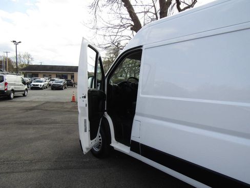 Used 2025 RAM ProMaster 3500 w/ Convenience Group image 19