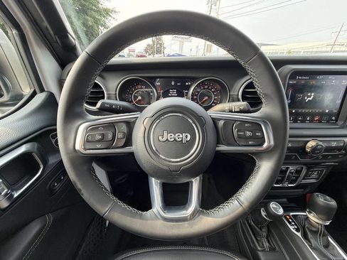 Used 2018 Jeep Wrangler Unlimited Sahara AWD/4WD image 23