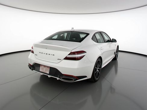 Used 2025 Genesis G70 2.5T image 9