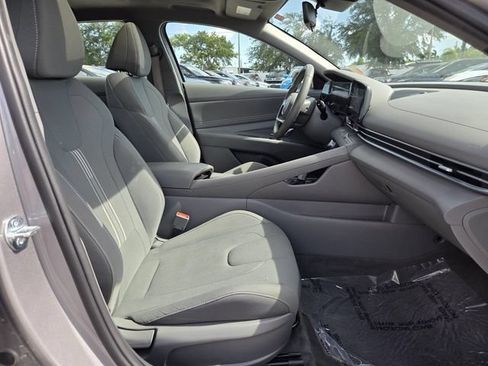 Used 2025 Hyundai Elantra SEL FWD image 18