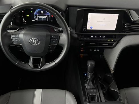 Used 2025 Toyota Camry SE FWD image 13