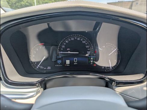 Used 2019 Cadillac XT5 Luxury w/ Advanced Security Package FWD image 15