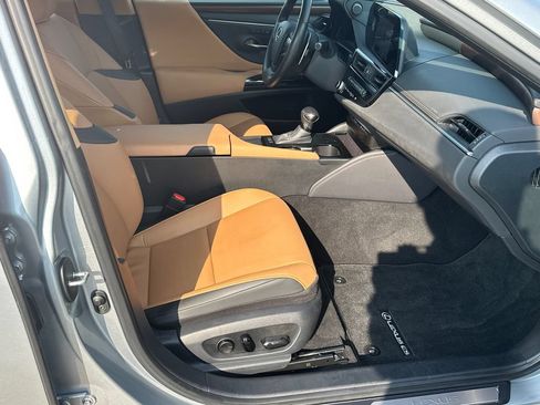 Used 2024 Lexus ES 350 w/ Premium Package FWD image 13