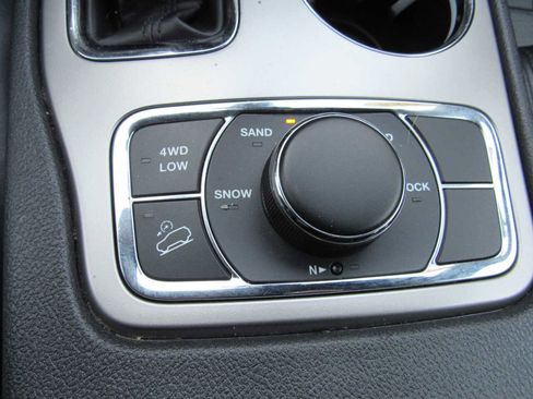 Used 2018 Jeep Grand Cherokee Limited image 10