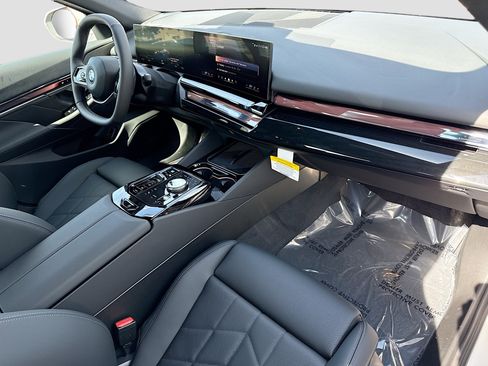 New 2026 BMW i5 eDrive40 image 13