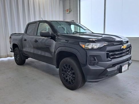Used 2025 Chevrolet Colorado W/T w/ WT Custom Package AWD/4WD image 4