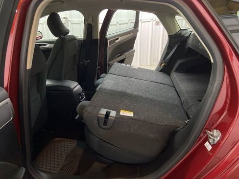 Used 2019 Ford Fusion SE image 13