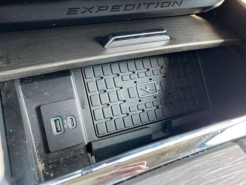 Used 2024 Ford Expedition Max Limited image 21