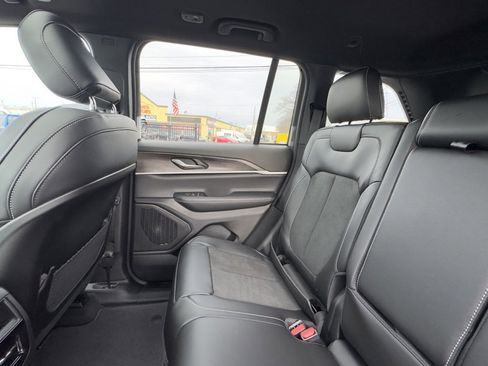 New 2026 Jeep Grand Cherokee Altitude image 17