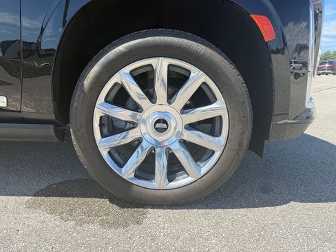 Certified 2024 Cadillac Escalade ESV Premium Luxury Platinum AWD/4WD image 17