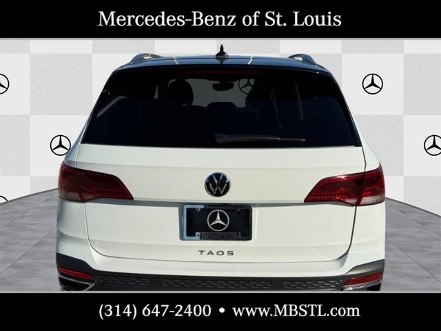 Used 2024 Volkswagen Taos SE w/ Panoramic Sunroof Package FWD image 7