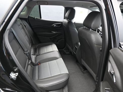 Used 2025 Chevrolet Trax LT w/ Driver Confidence Package image 32