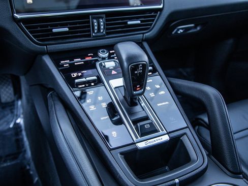 Certified 2023 Porsche Cayenne image 18