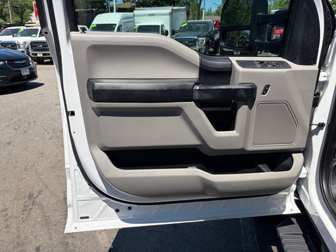 Used 2018 Ford F550 4x4 Regular Cab Super Duty image 21