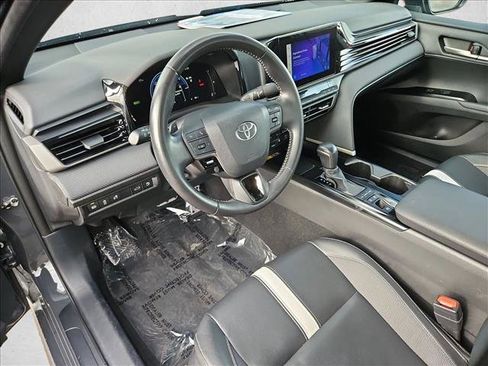 Used 2025 Toyota Camry SE FWD image 12