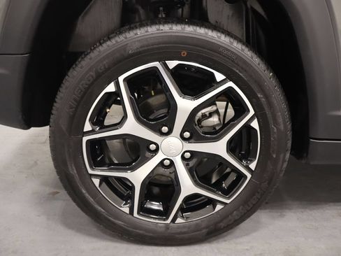 Used 2024 Jeep Compass Latitude AWD/4WD image 26