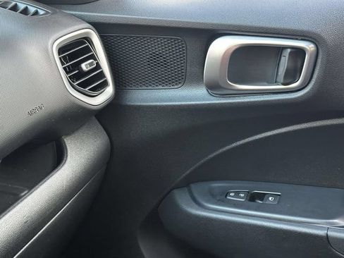 Used 2025 Hyundai Venue SEL FWD image 31