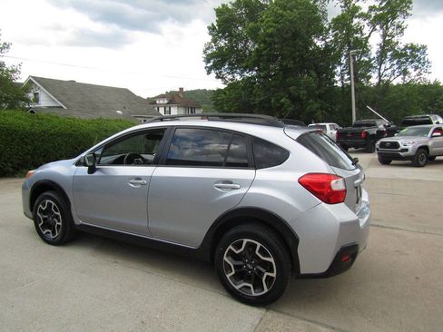 Used 2017 Subaru Crosstrek 2.0i Premium AWD/4WD image 3