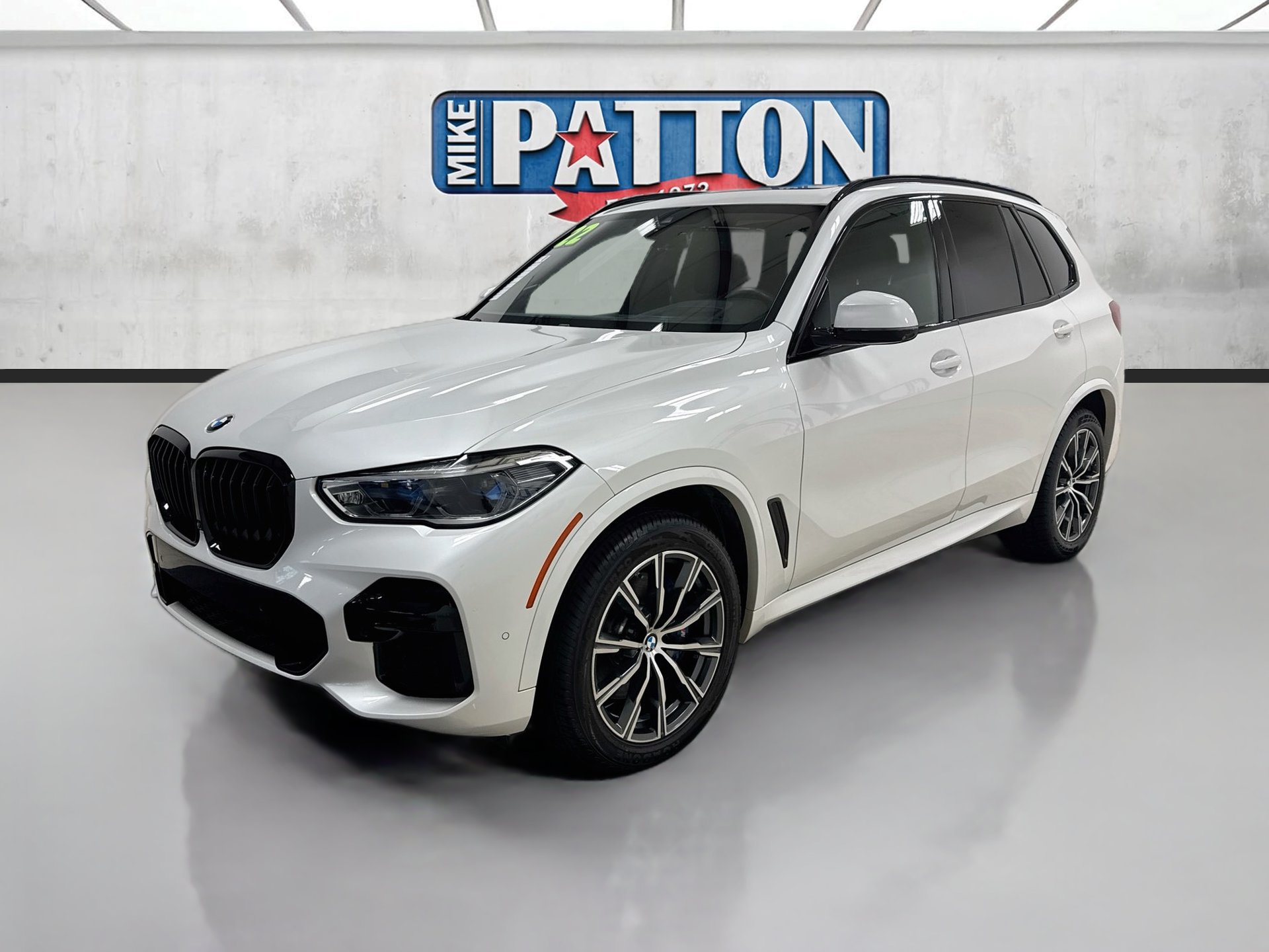 Used 2022 BMW X5 xDrive40i w/ M Sport Package AWD/4WD image 3