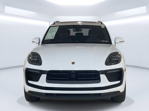 Certified 2024 Porsche Macan AWD/4WD image 10