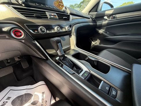 Used 2018 Honda Accord LX image 12