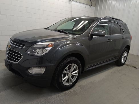 Used 2017 Chevrolet Equinox LT w/ Convenience Package FWD image 2