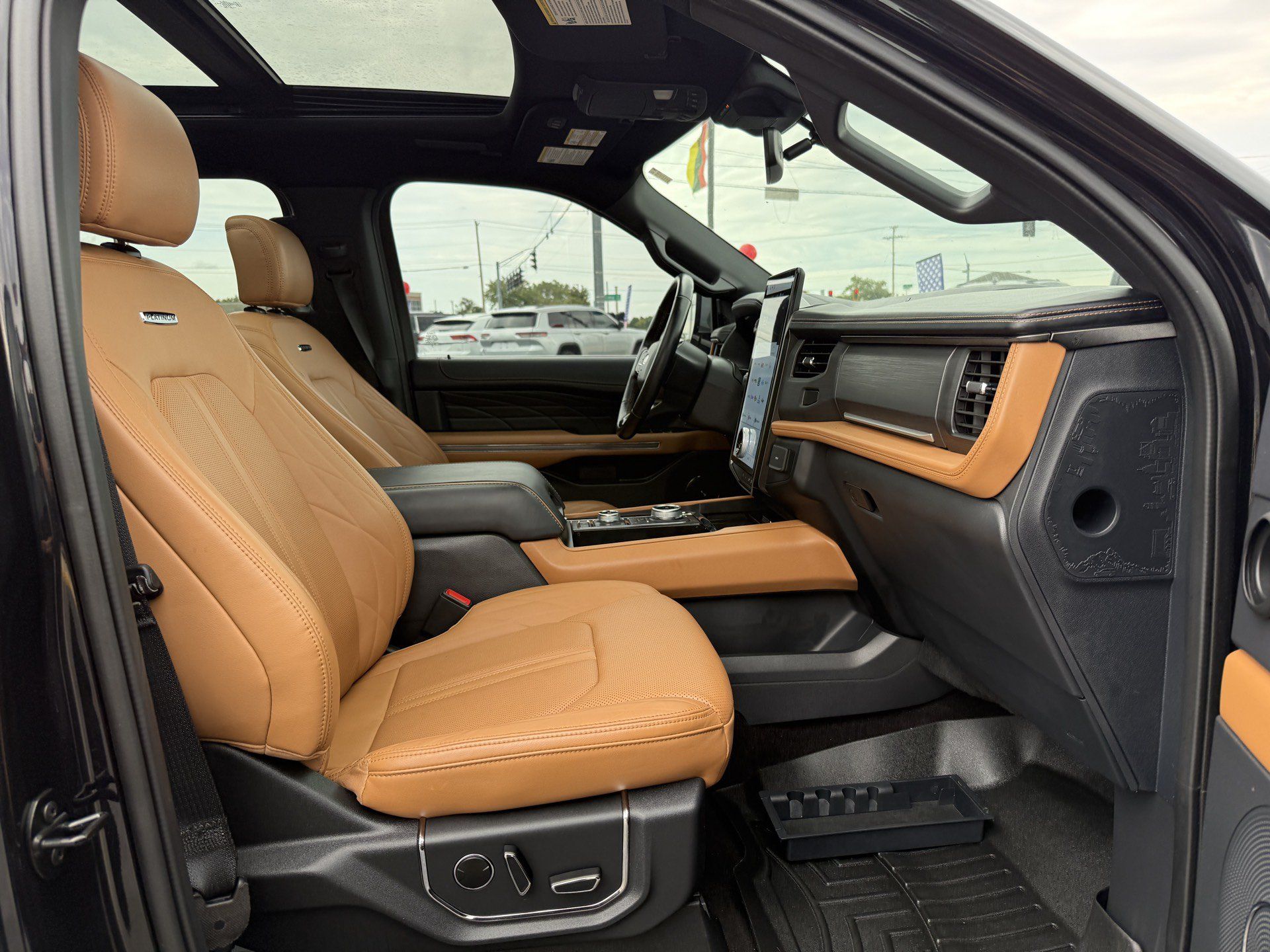 Used 2023 Ford Expedition Platinum AWD/4WD image 28