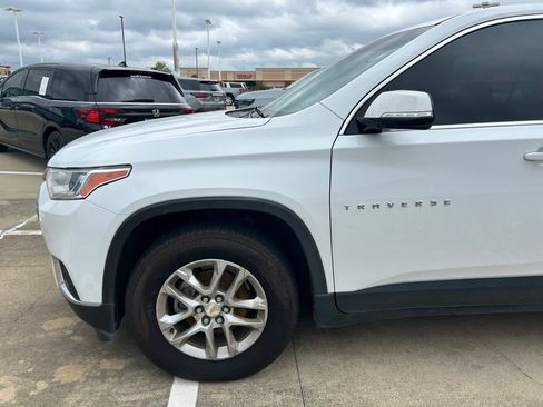 Used 2020 Chevrolet Traverse LT w/ LPO, Cargo Package FWD image 2