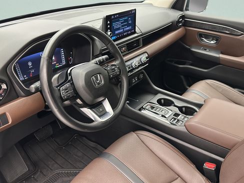 Used 2025 Honda Pilot Elite image 14