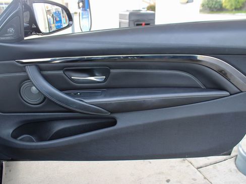 Used 2015 BMW M4 Convertible image 28