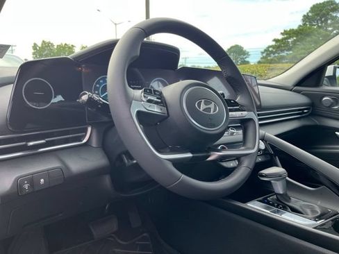 Used 2026 Hyundai Elantra Limited FWD image 16