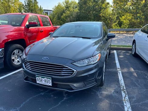 Used 2020 Ford Fusion SE FWD image 2