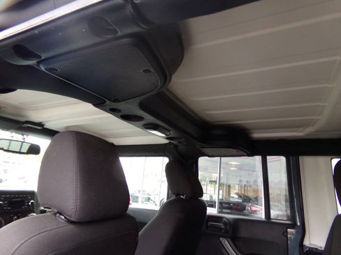 Used 2015 Jeep Wrangler Unlimited Sport w/ Quick Order Package 24S AWD/4WD image 11