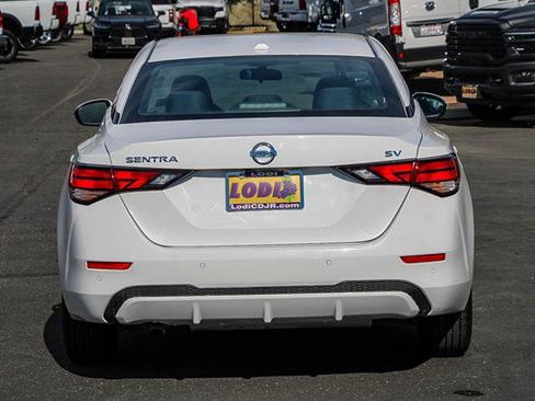 Used 2022 Nissan Sentra SV image 3