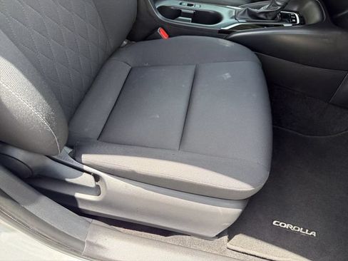 Used 2025 Toyota Corolla LE FWD image 27