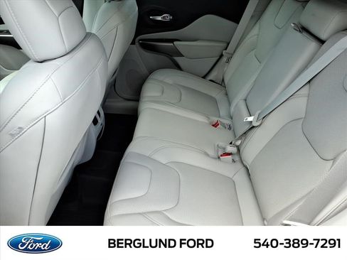 Used 2021 Jeep Cherokee Latitude Lux w/ Comfort/Convenience Group AWD/4WD image 13