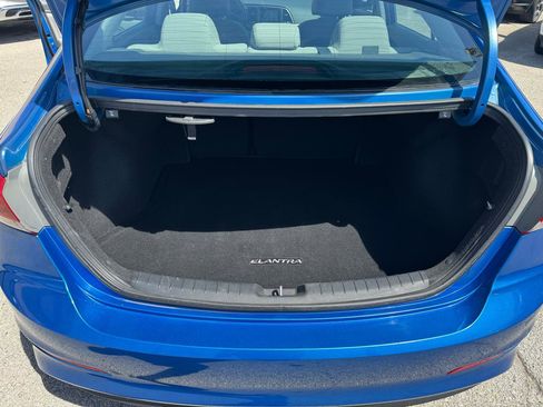 Used 2017 Hyundai Elantra SE image 24