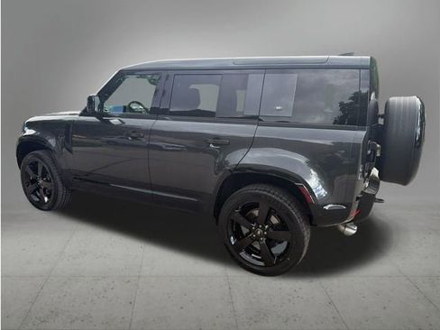 Used 2023 Land Rover Defender 110 V8 AWD/4WD image 3